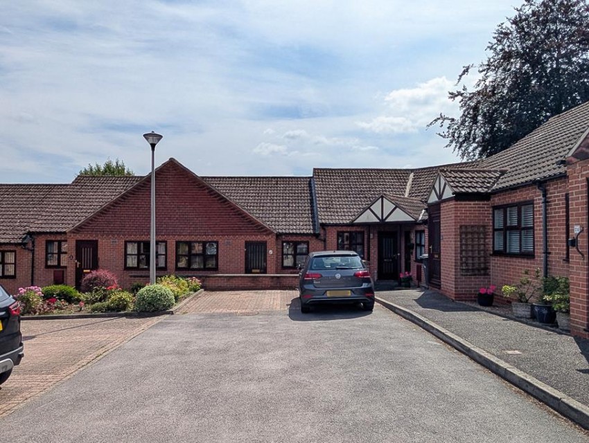 Images for Elmsdale Gardens, Burton Joyce, Nottingham