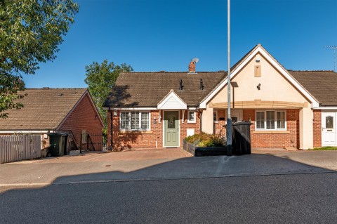 View Full Details for Blackthorn Close, Gedling NG4 4AU