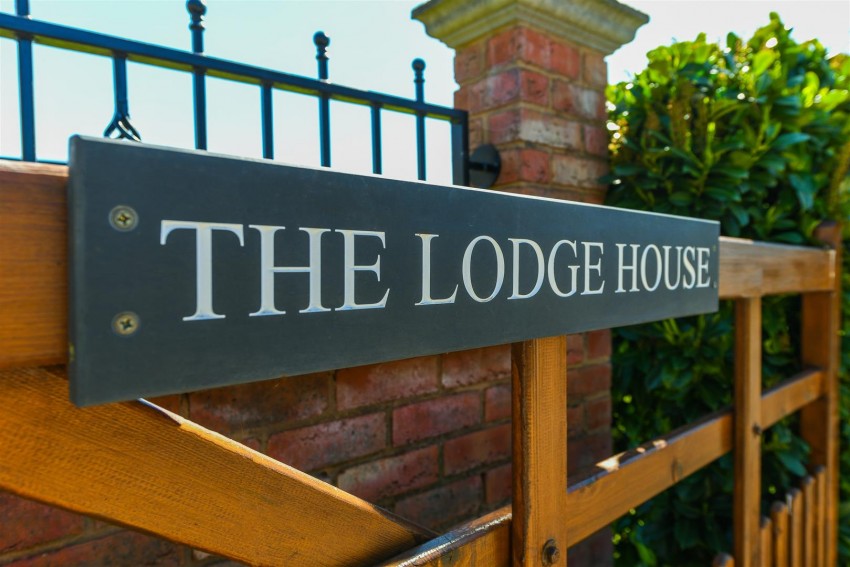 Images for THE LODGE HOUSE - Bridle Road, Burton Joyce, Nottinghamshire NG14 5FQ